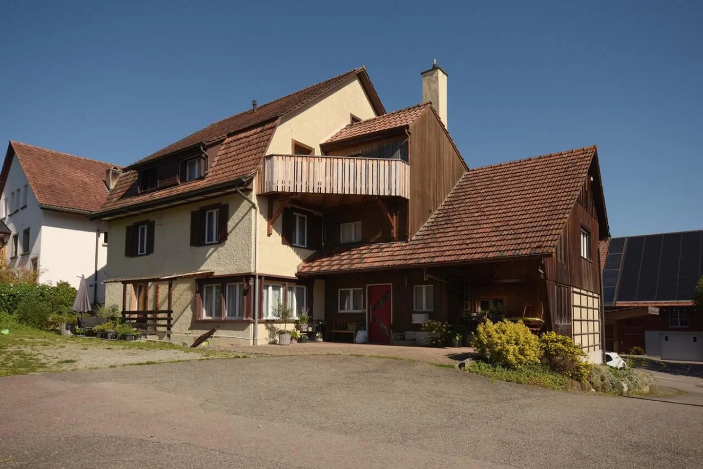 Vielseitiges Familienhaus in Schlatt - Foto 1 von 12