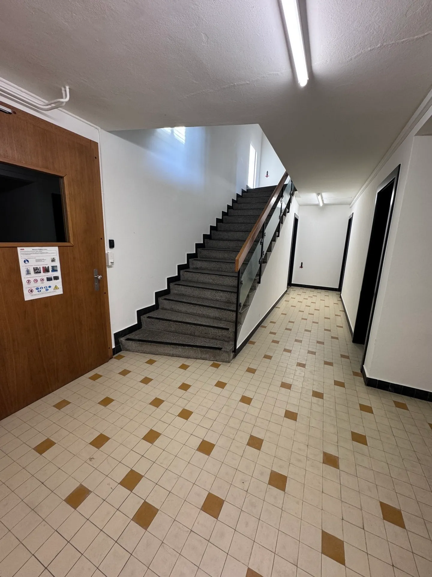 Granges-Marnand, in affitto, uffici e depositi di 408 m2 - Foto 14 di 18