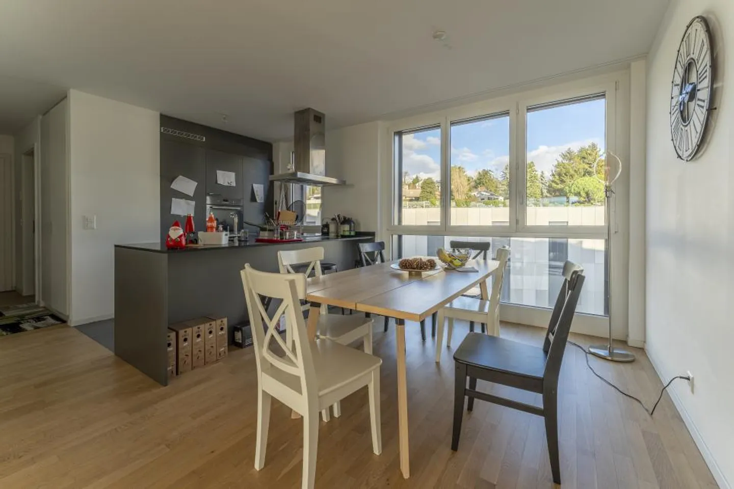 CHANCE! IDEAL LOCATION CLOSE TO EVERYTHING! - Photo 3 of 5