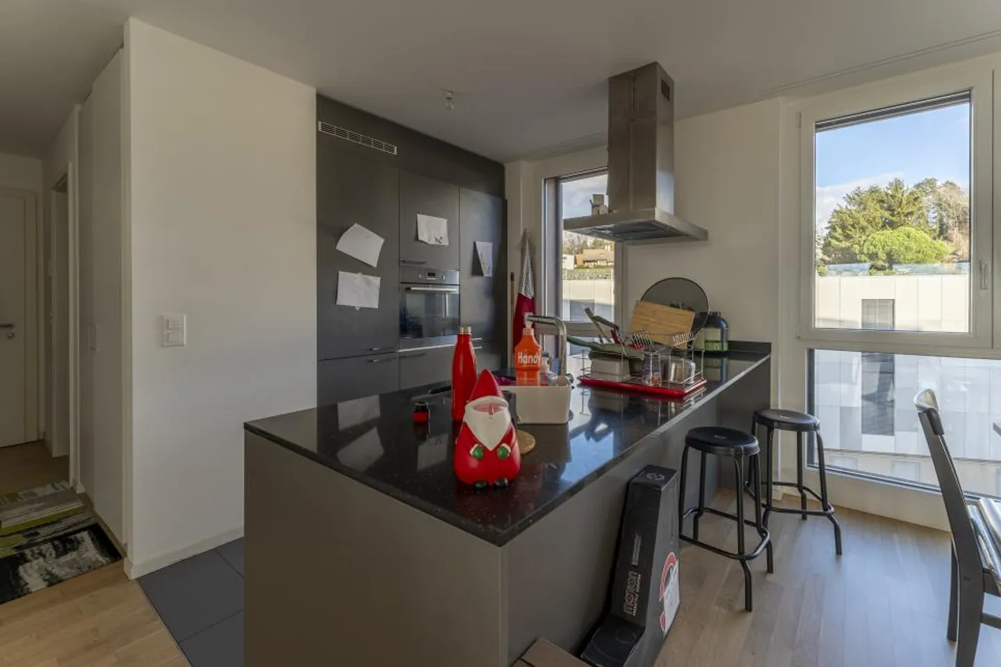 CHANCE! IDEAL LOCATION CLOSE TO EVERYTHING! - Photo 4 of 5