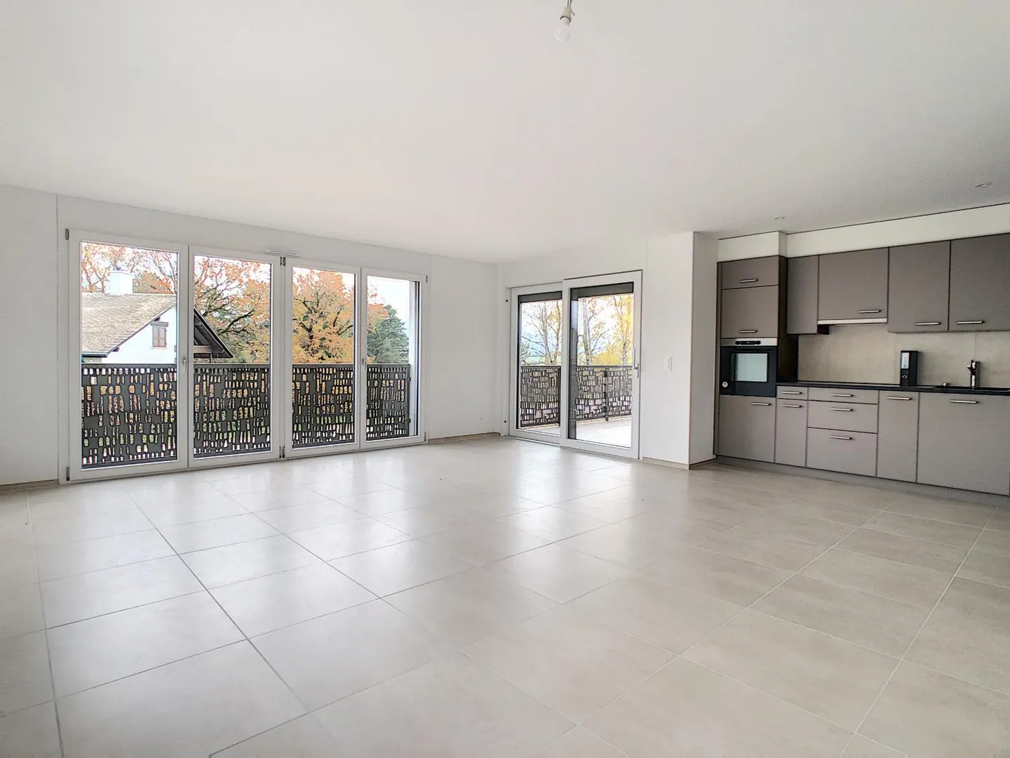 3.5 Room Apartment - Photo 1 of 13