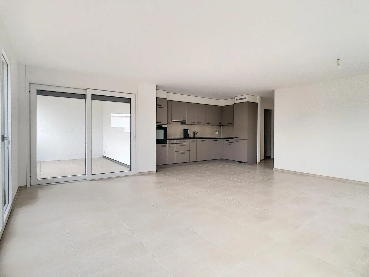 3.5 Room Apartment - Photo 6 of 13