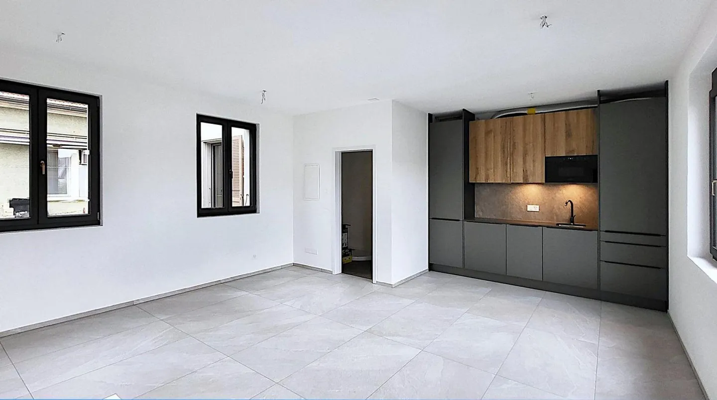 Spazio attraente e versatile in una posizione centrale! - Foto 1 di 3