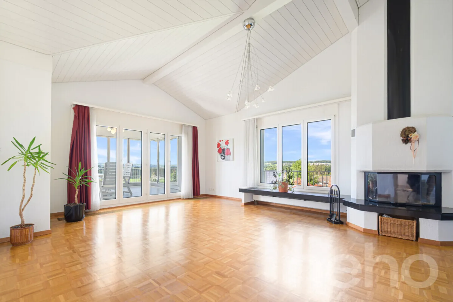 «Grosszügiges Haus mit Einliegerwohnung, Garten und Pool» - Foto 10 von 13