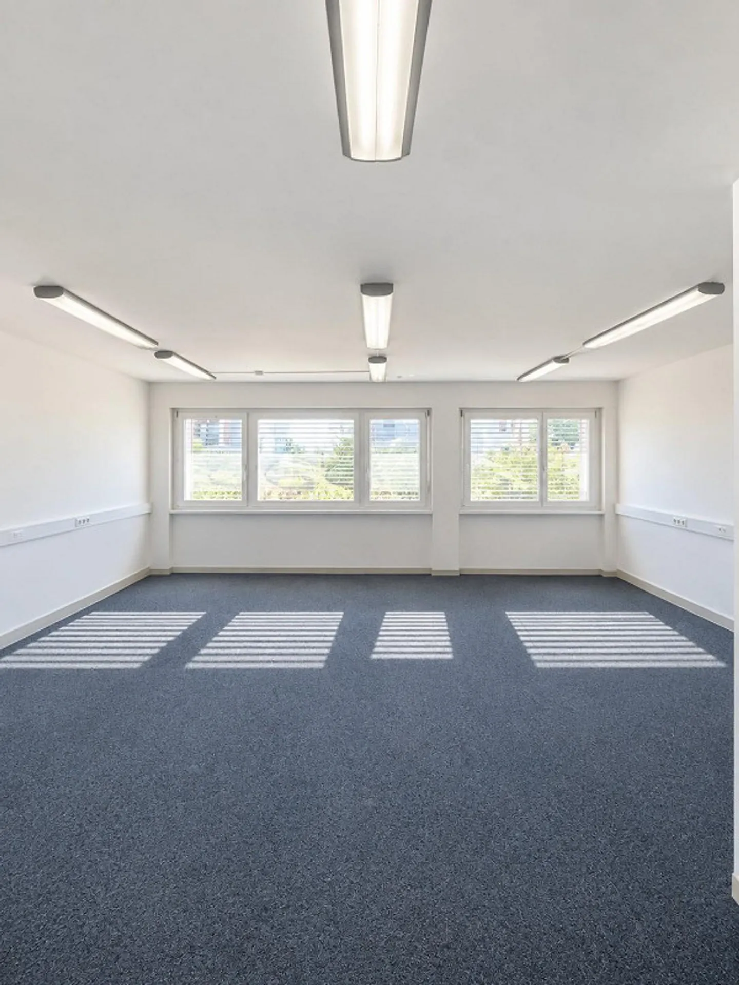 Versatile office spaces in a central location in Binningen - Photo 1 of 13