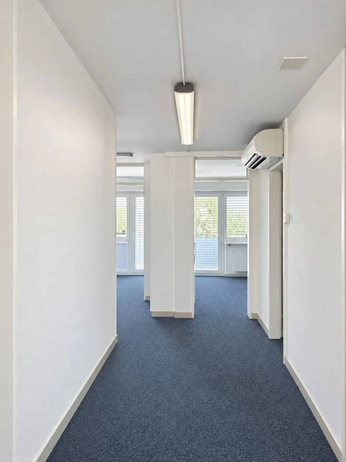 Versatile office spaces in a central location in Binningen - Photo 7 of 13