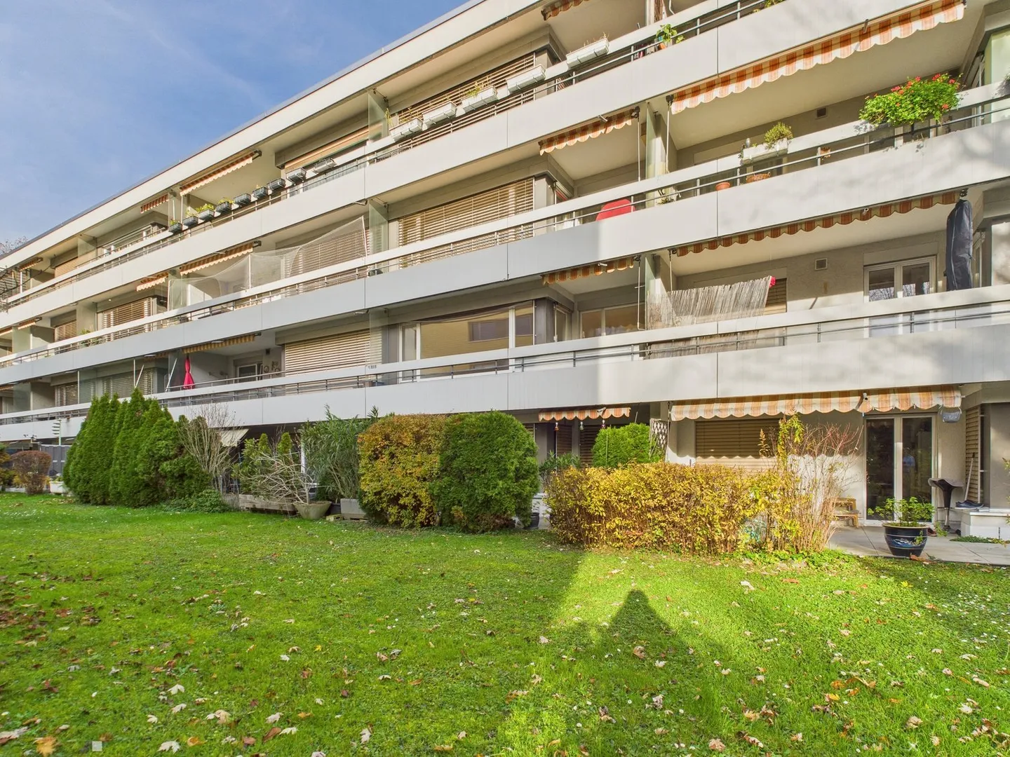 Charming 4-Room Apartment with Balcony on the Upper Quai in Biel - Photo 1 of 25
