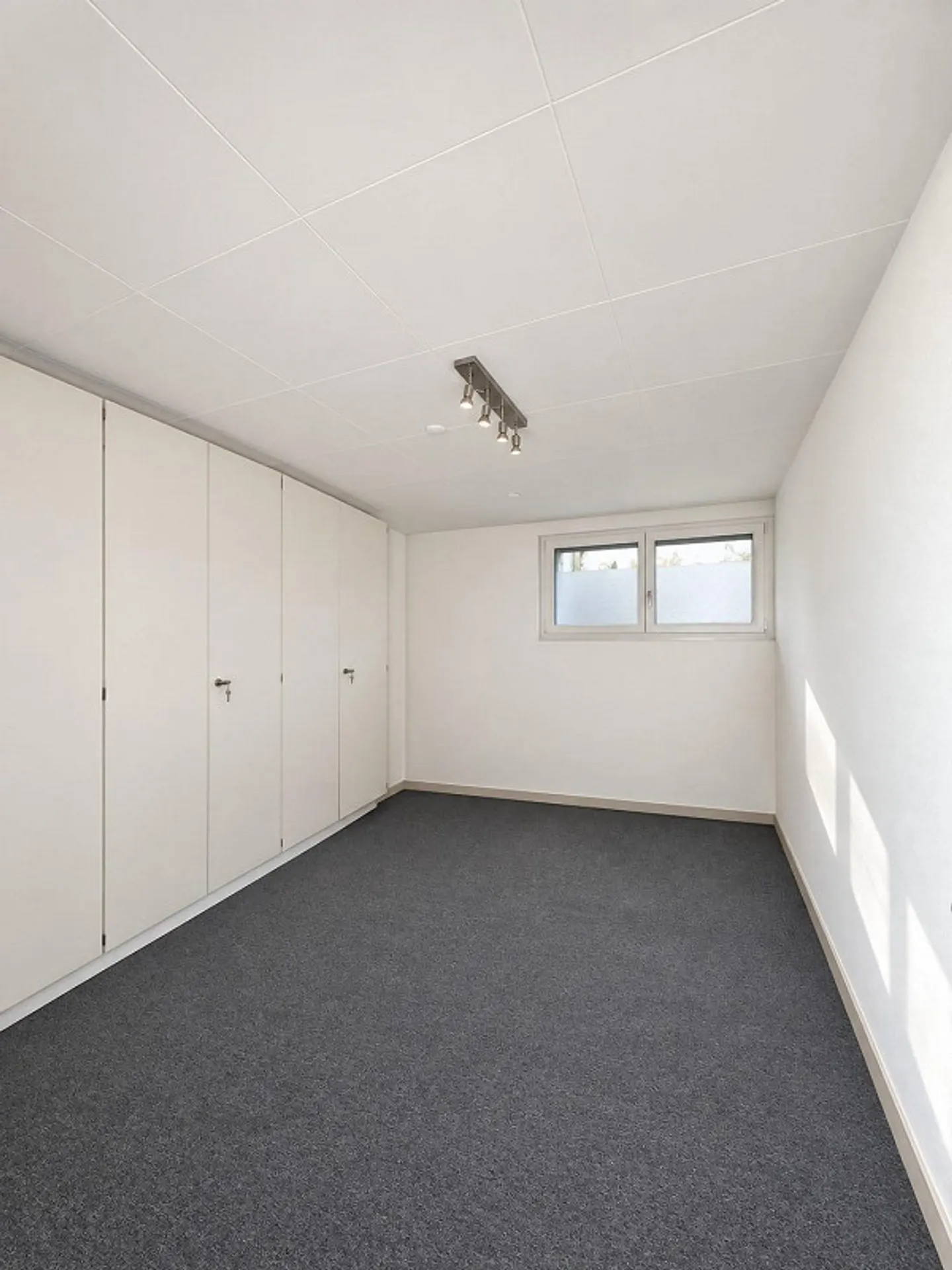 Versatile office spaces in a central location in Binningen - Photo 13 of 13
