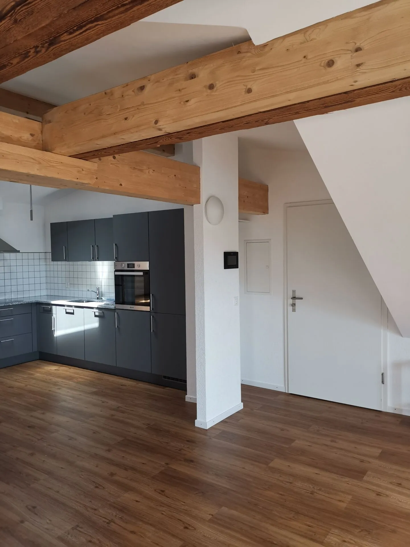 Bel appartement sous les combles de 3,5 pièces à Meinisberg à louer - Photo 3 sur 12