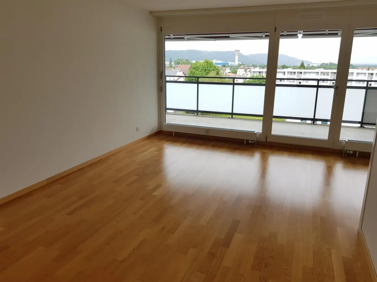 Apartment with beautiful view for rent - Photo 2 of 11