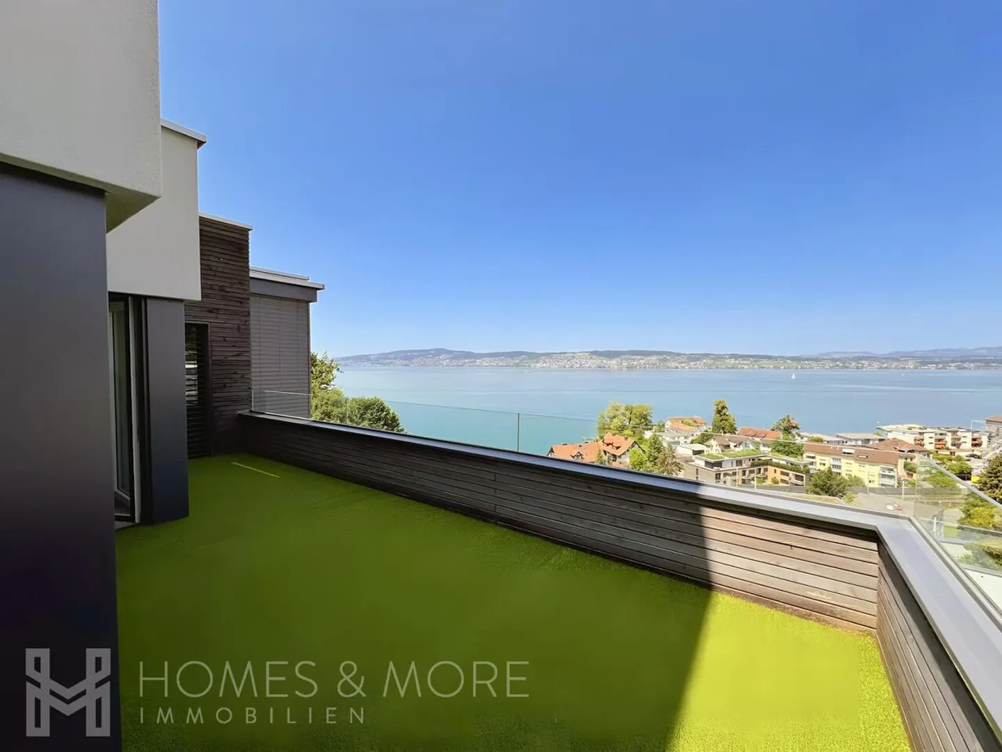 LUXUEUX AVEC VUE PANORAMIQUE SUR LE LAC ET ESPACE BIEN-ÊTRE - Photo 10 sur 10