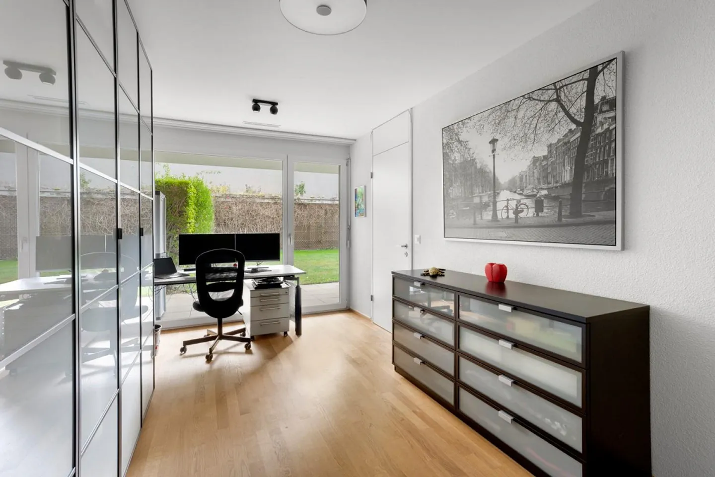 Moderno appartamento di 4,5 stanze con giardino paradisiaco in standard Minergie - Foto 4 di 9