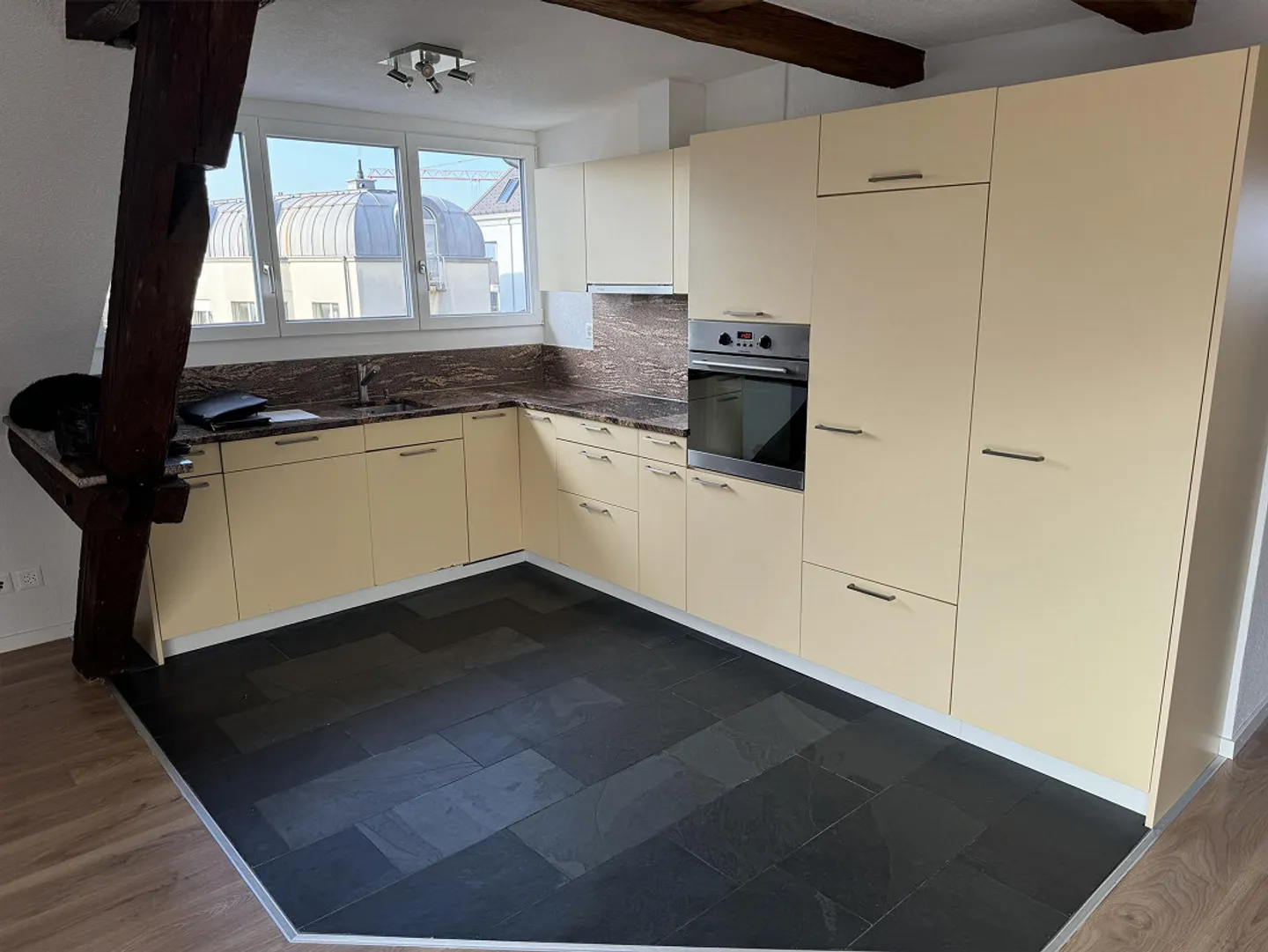 Accogliente appartamento loft di 3 stanze con lavatrice/asciugatrice e balcone - Foto 1 di 10