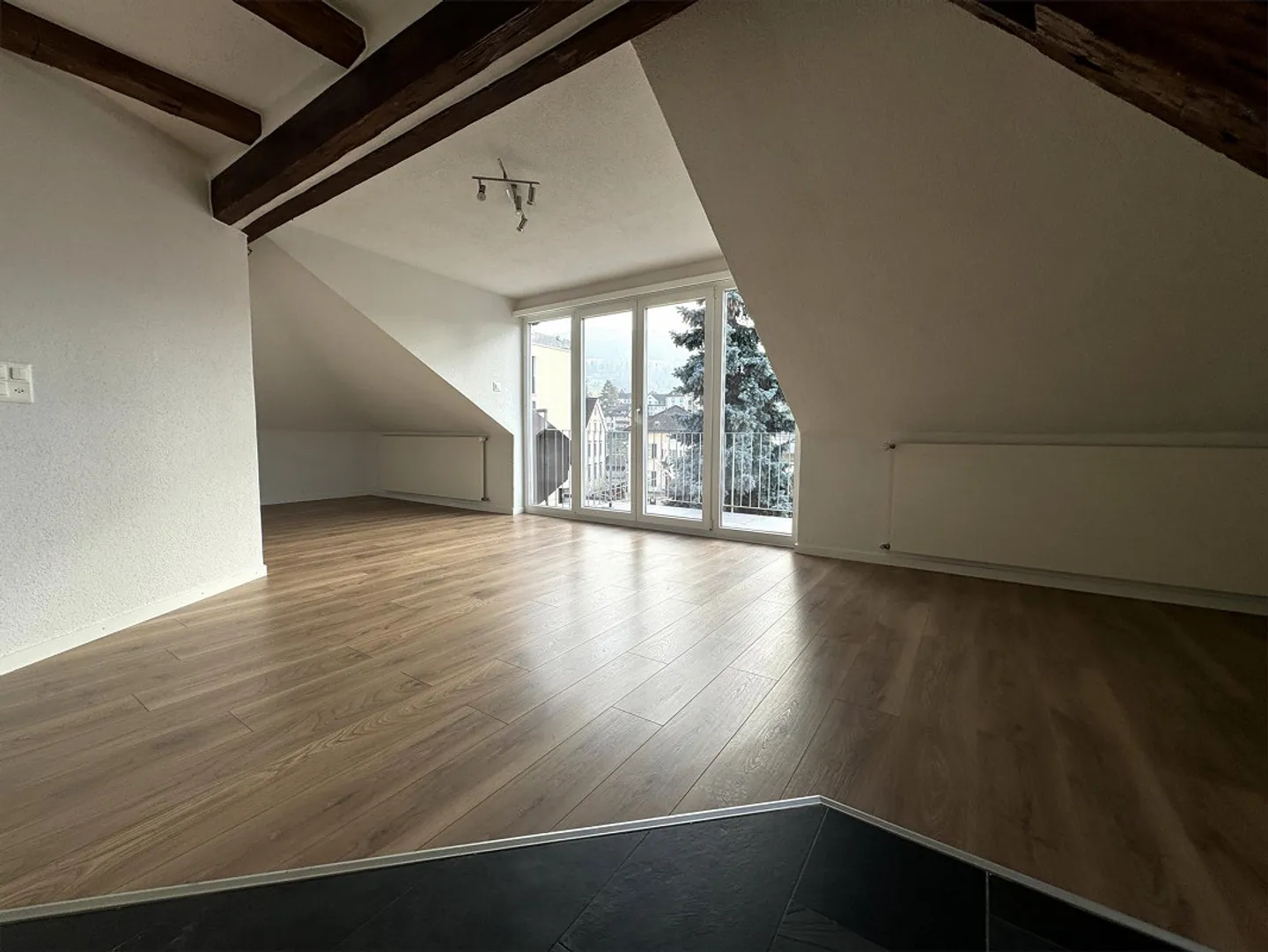 Accogliente appartamento loft di 3 stanze con lavatrice/asciugatrice e balcone - Foto 2 di 10