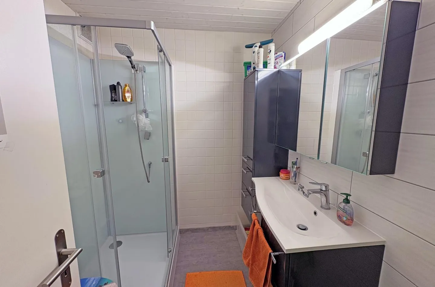 Bâtiment résidentiel avec deux appartements à Münchenwiler... - Photo 5 sur 13