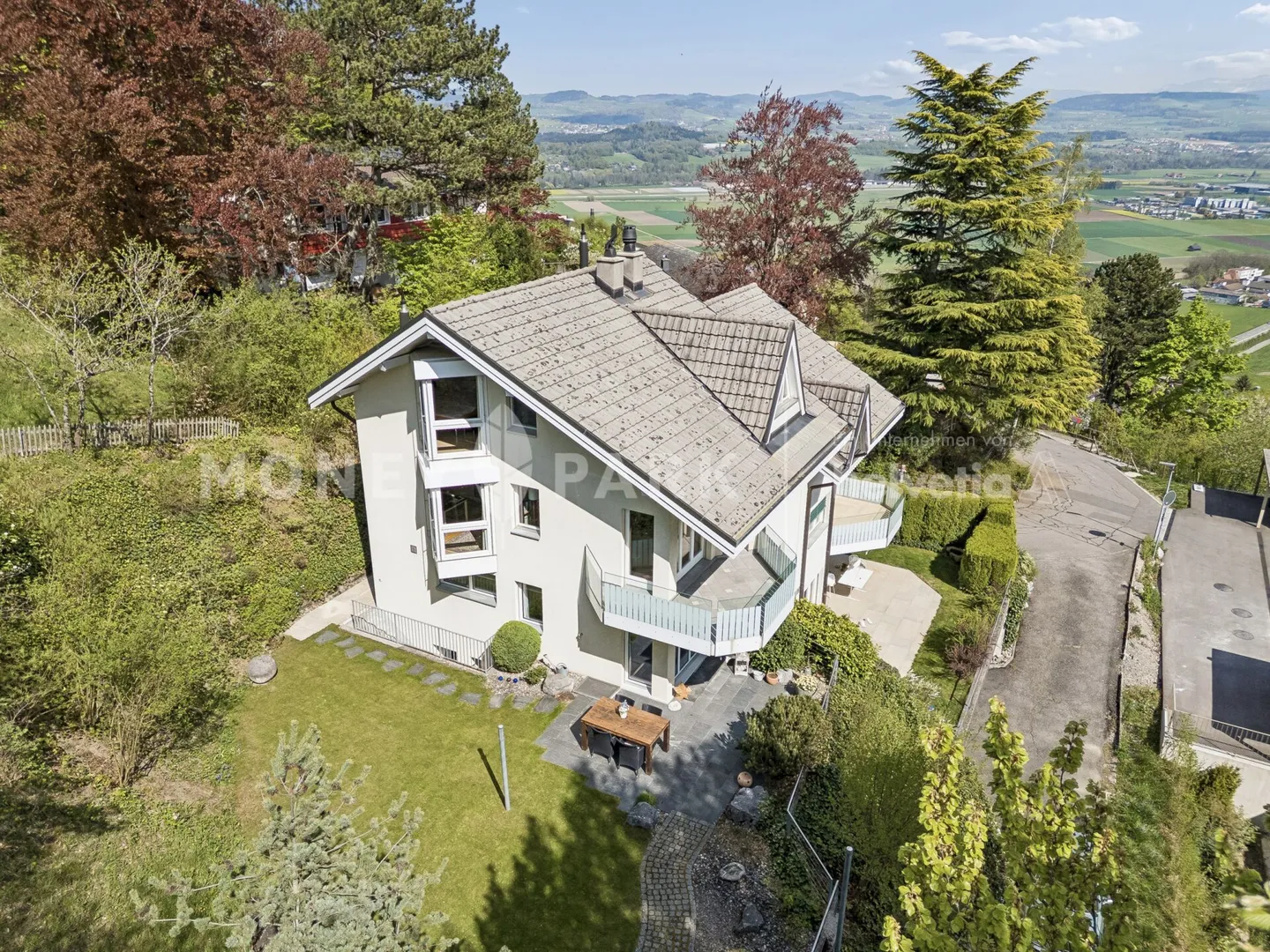 Maison individuelle bien entretenue avec beaucoup d'intimité - Photo 1 sur 10