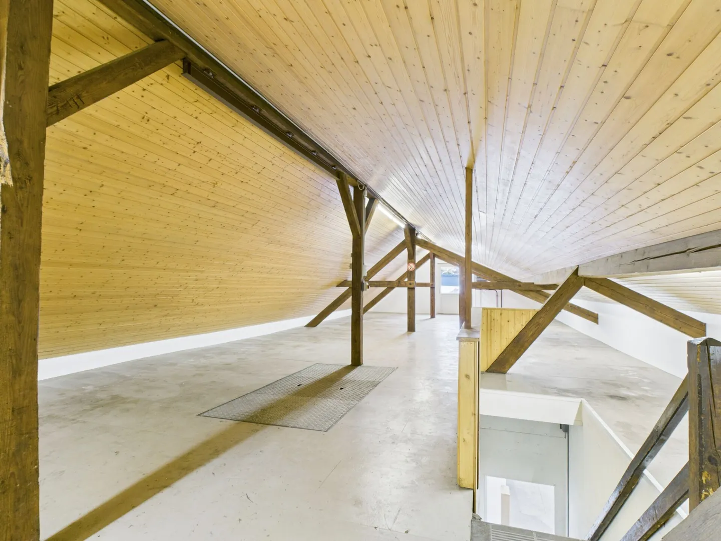 Versatile property with residential and commercial use - Photo 5 of 16