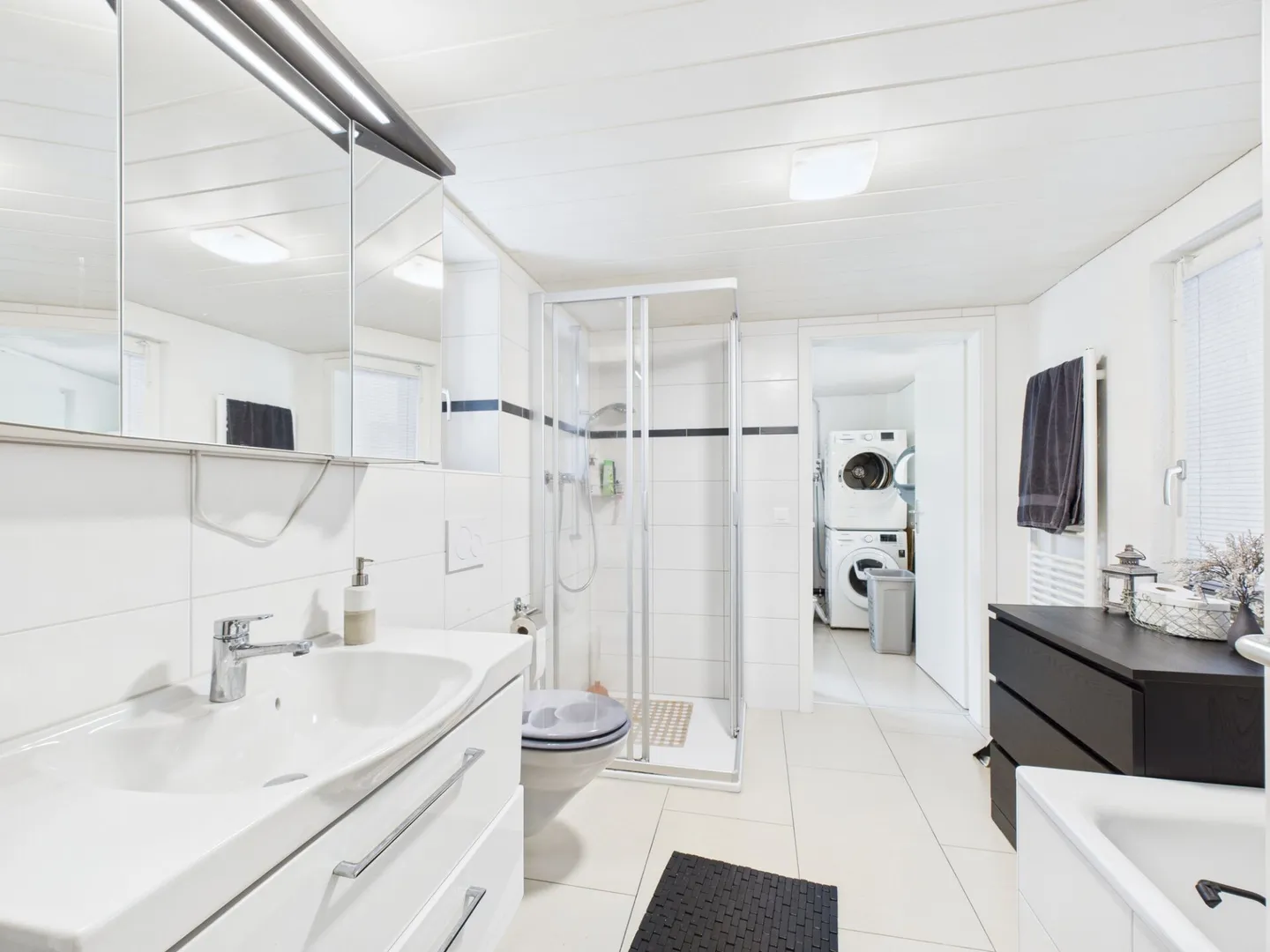 Versatile property with residential and commercial use - Photo 7 of 16