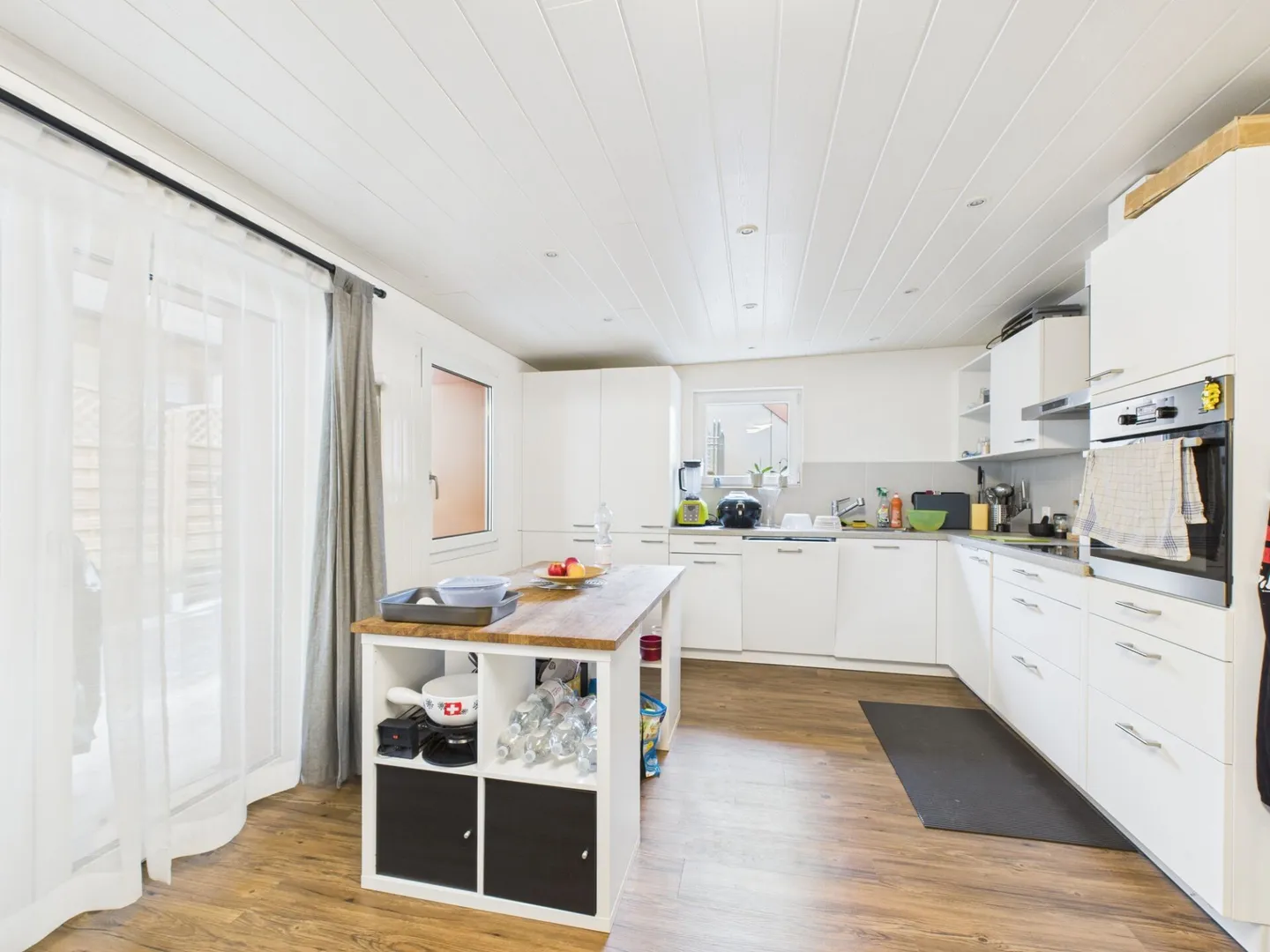 Versatile property with residential and commercial use - Photo 8 of 16