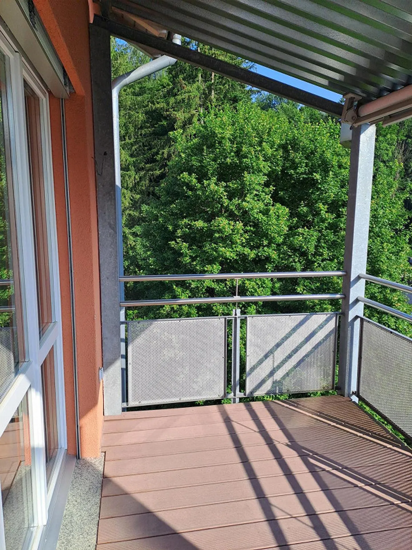 Moderno, luminoso appartamento di 3,5 locali in posizione tranquilla con vista sul verde - Foto 16 di 23