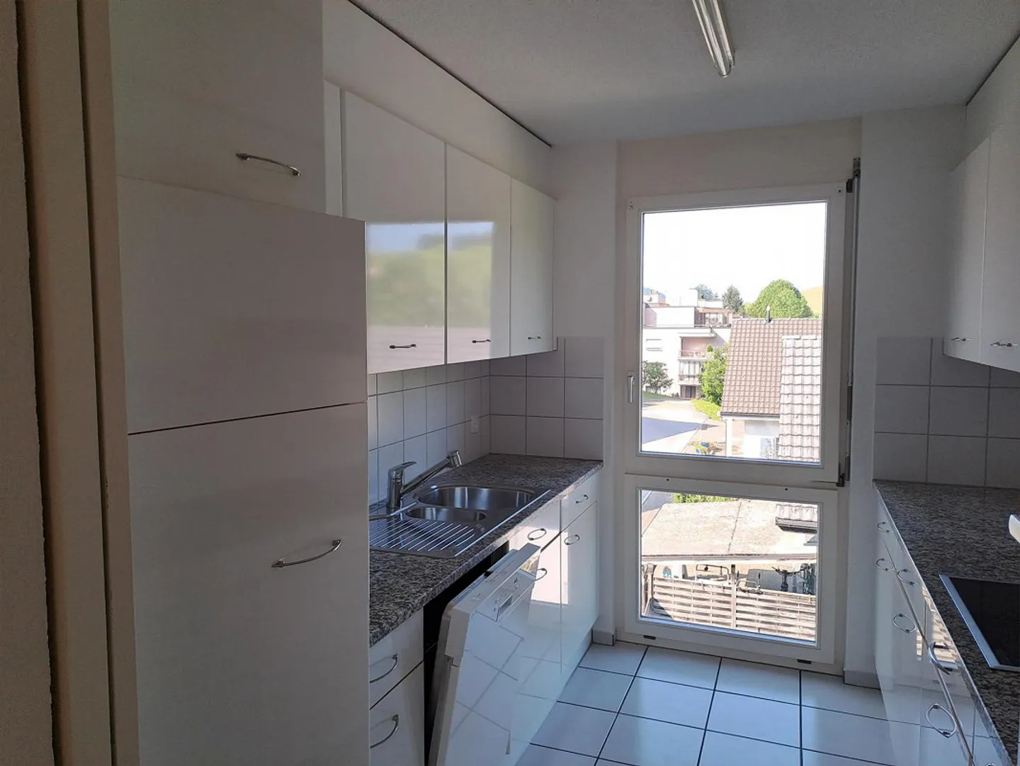 Moderno, luminoso appartamento di 3,5 locali in posizione tranquilla con vista sul verde - Foto 18 di 23