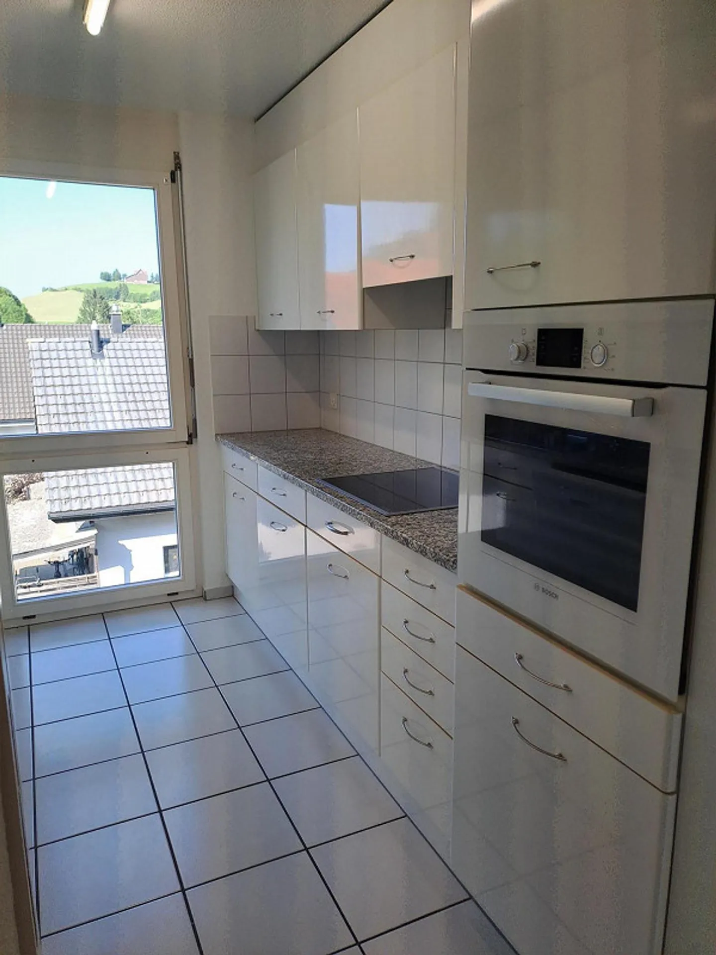 Moderno, luminoso appartamento di 3,5 locali in posizione tranquilla con vista sul verde - Foto 19 di 23