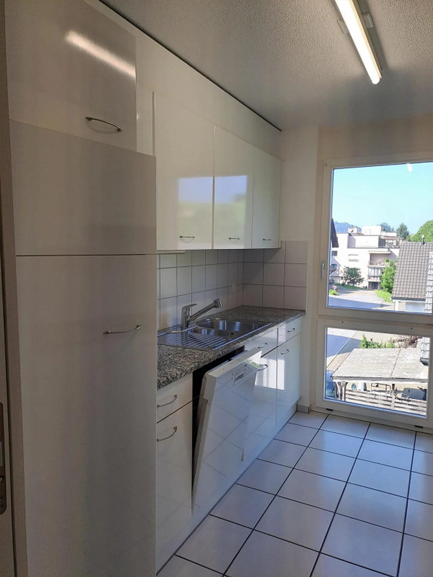 Moderno, luminoso appartamento di 3,5 locali in posizione tranquilla con vista sul verde - Foto 17 di 23