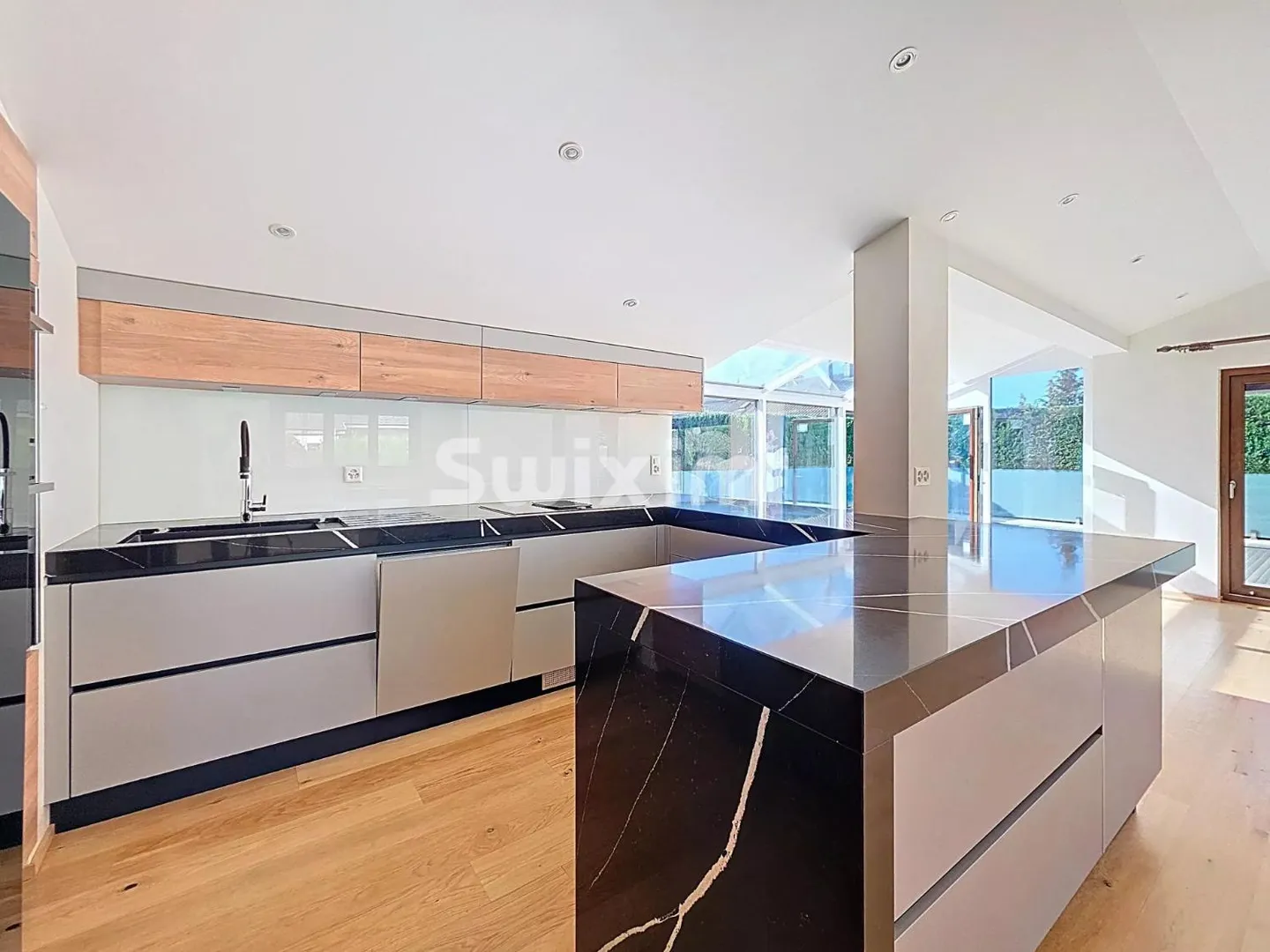 Maison familiale rénovée avec piscine - Photo 4 sur 12