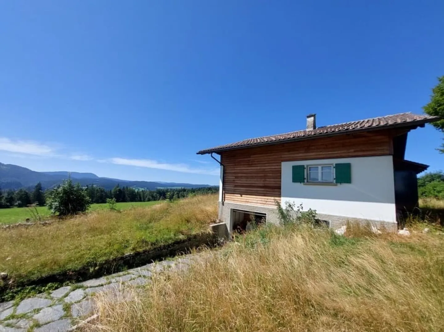 Chalet with exceptional panoramic view and large garden - Photo 3 of 13