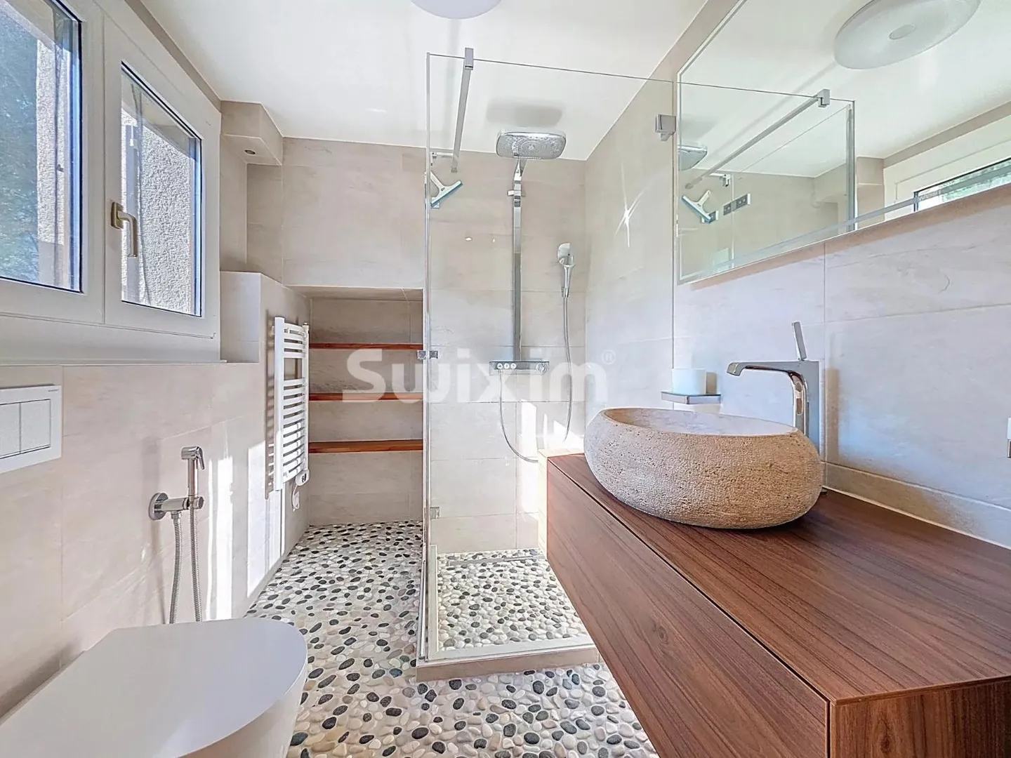 Maison familiale rénovée avec piscine - Photo 6 sur 12