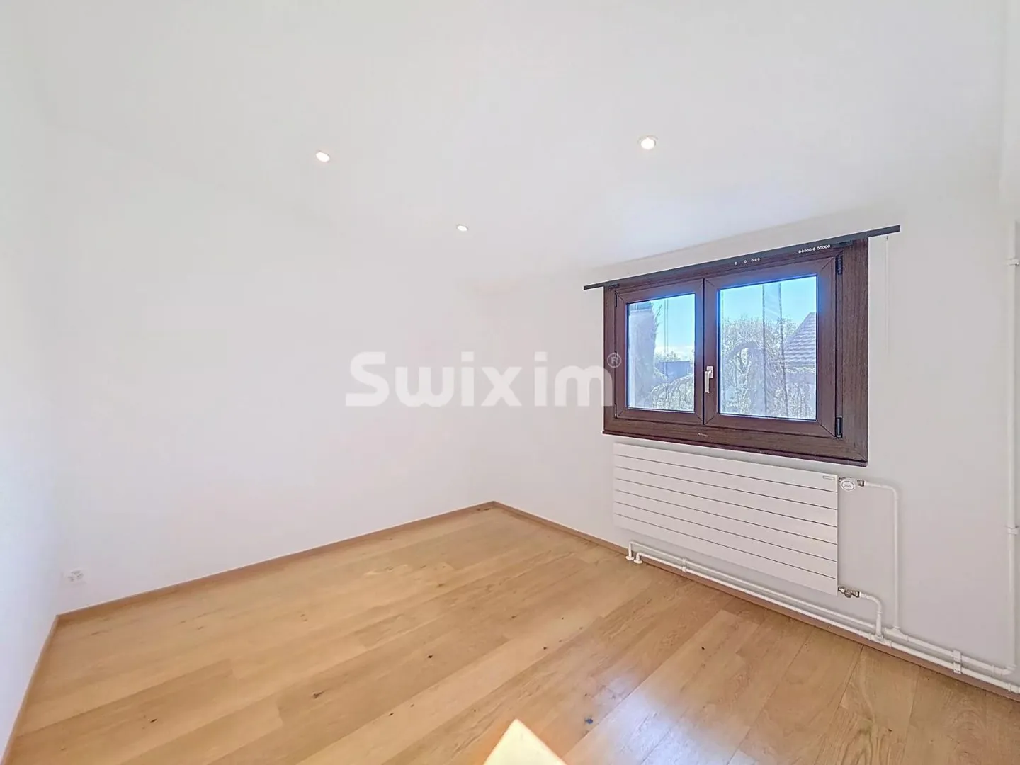 Maison familiale rénovée avec piscine - Photo 8 sur 12