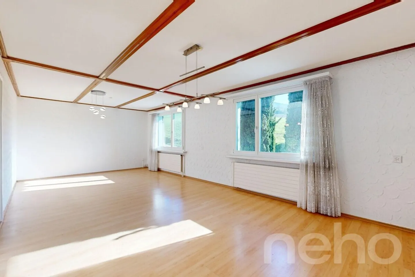 Charming 3.5-room single-family house with great potential in a quiet location - Photo 2 of 12