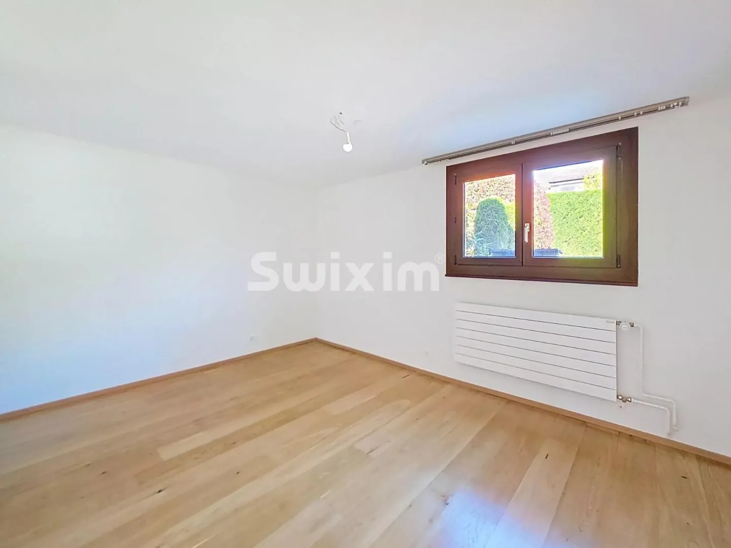 Maison familiale rénovée avec piscine - Photo 9 sur 12