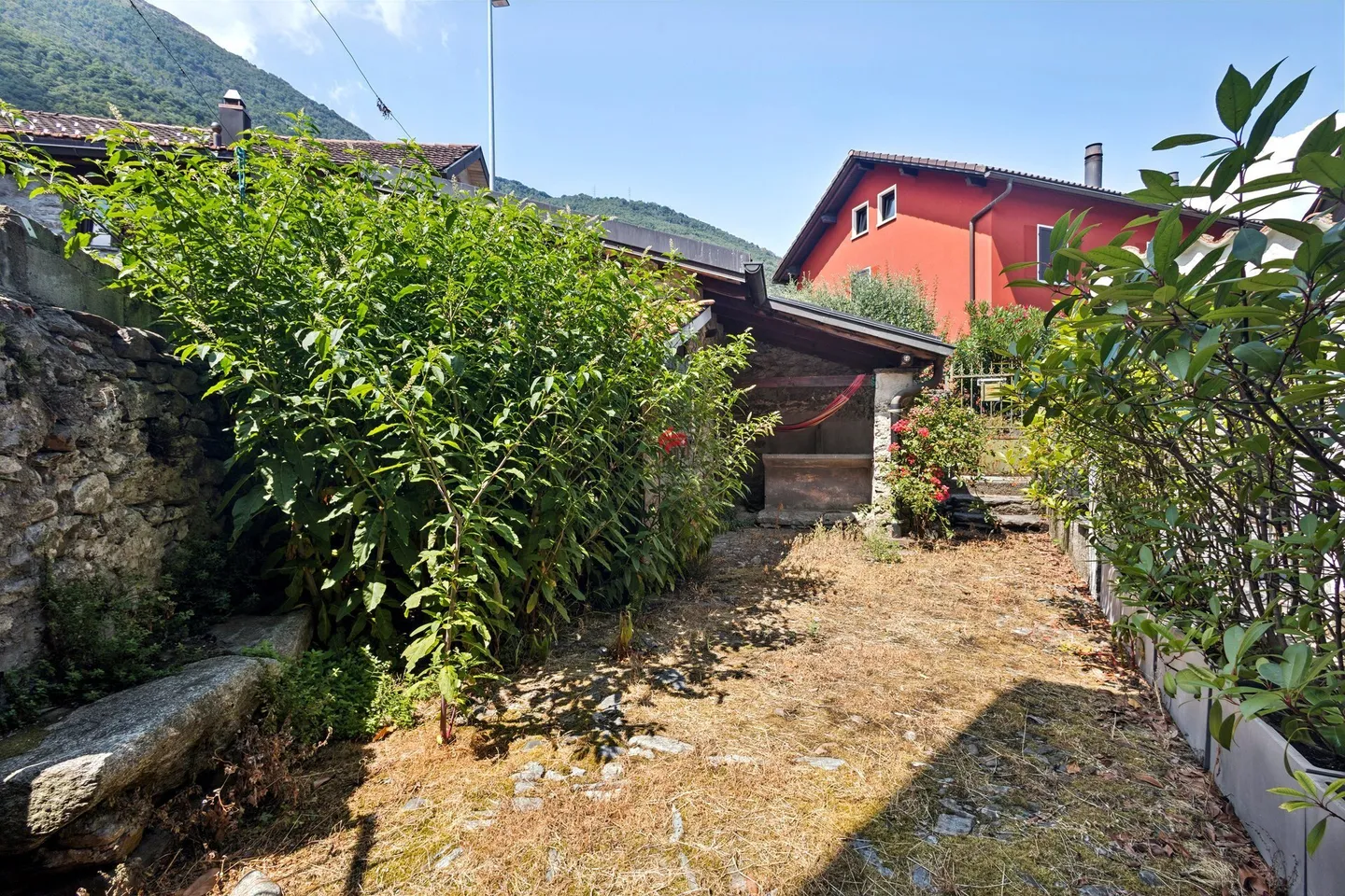 Maison Charmante avec Jardin - Photo 2 sur 10