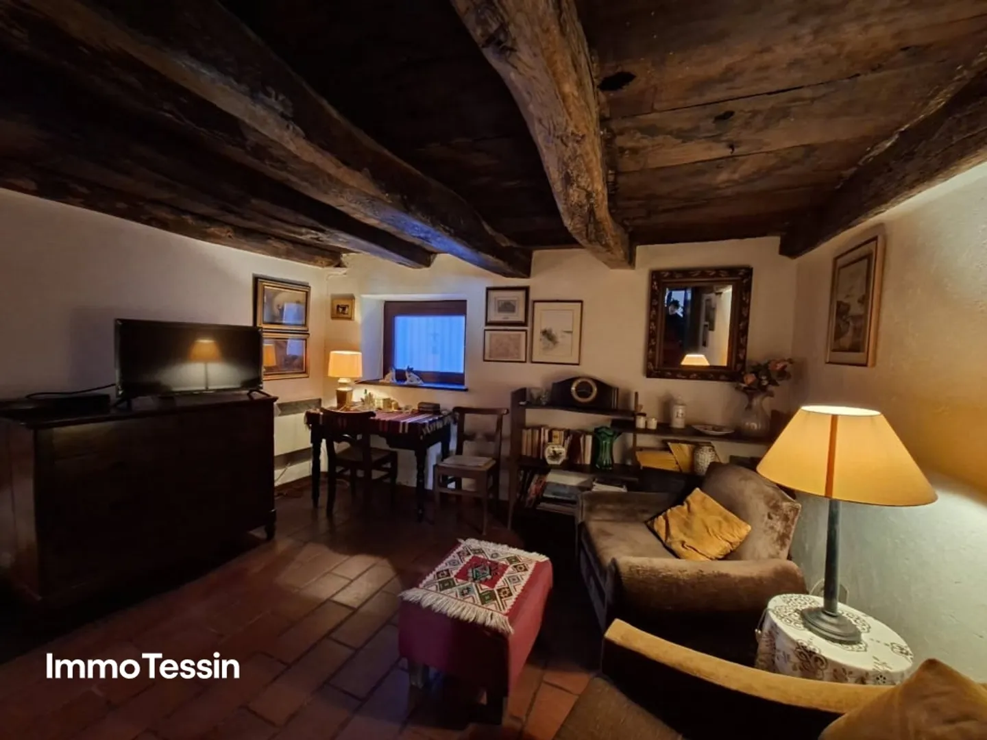 Autentica casa ticinese con molto fascino in una posizione tranquilla nel cuore di Odogno - Foto 7 di 13