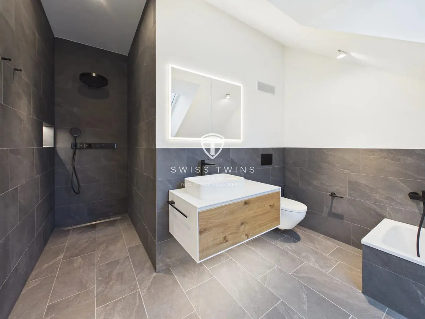 Appartement Penthouse Exclusif 3.5 Pièces avec Vue - Une Touche de Do... - Photo 6 sur 13
