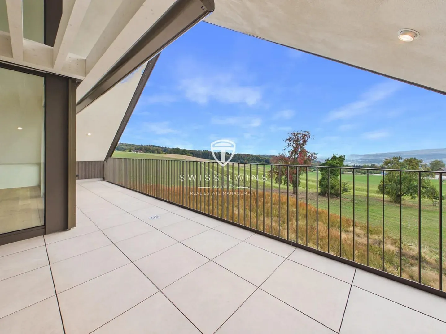 Appartement Penthouse Exclusif 3.5 Pièces avec Vue - Une Touche de Do... - Photo 10 sur 13