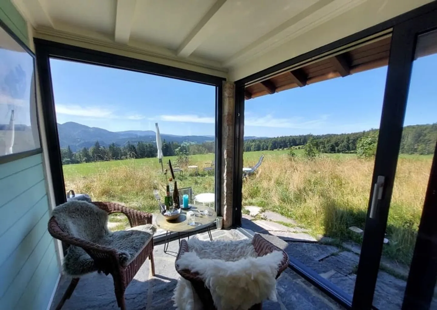 Chalet with exceptional panoramic view and large garden - Photo 5 of 13