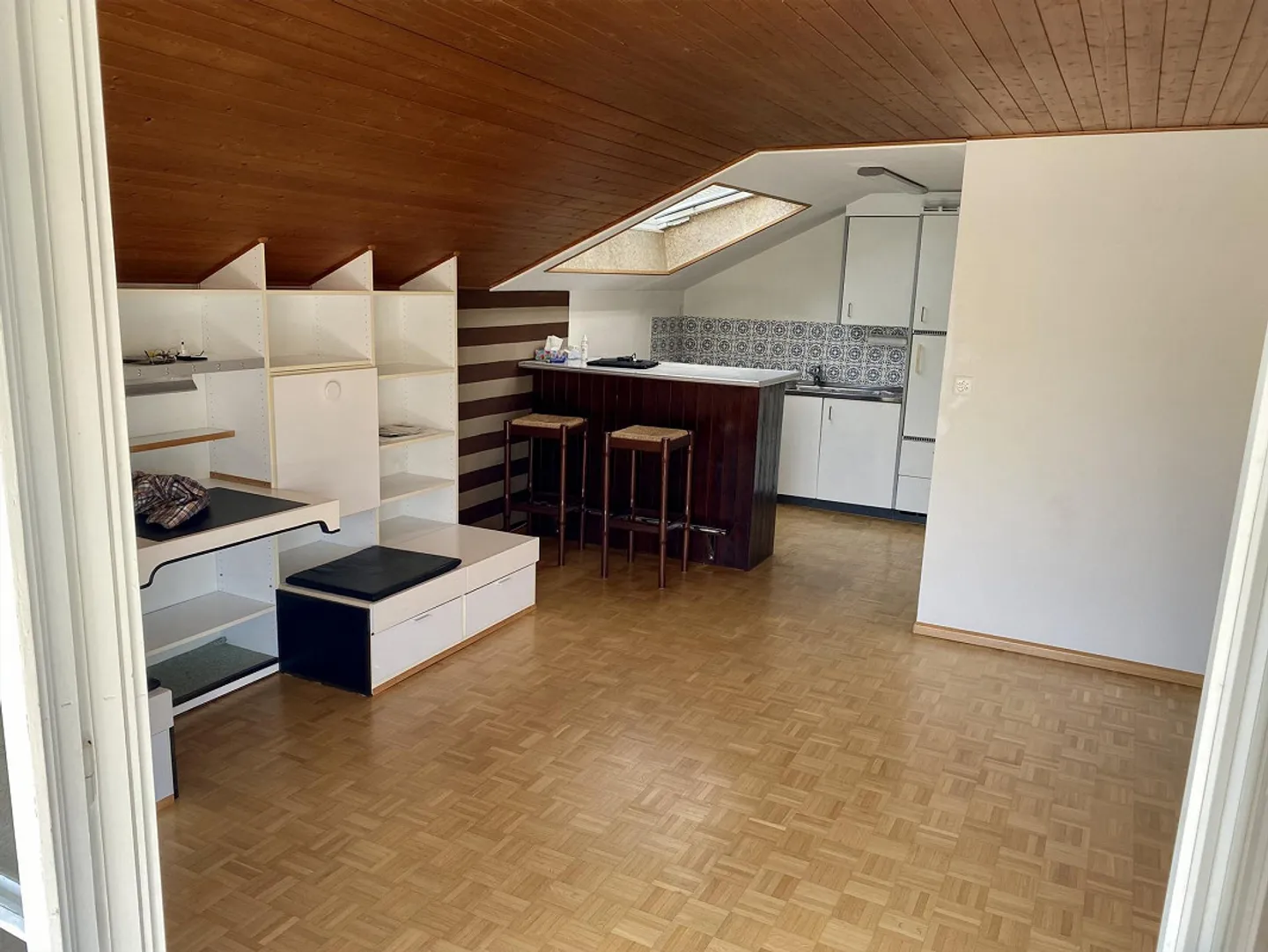 Appartamento mansardato di 2 stanze in zona residenziale privilegiata a Oberwil - Foto 1 di 12