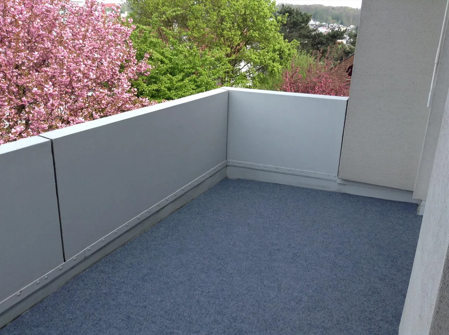 Appartamento mansardato di 2 stanze in zona residenziale privilegiata a Oberwil - Foto 2 di 12