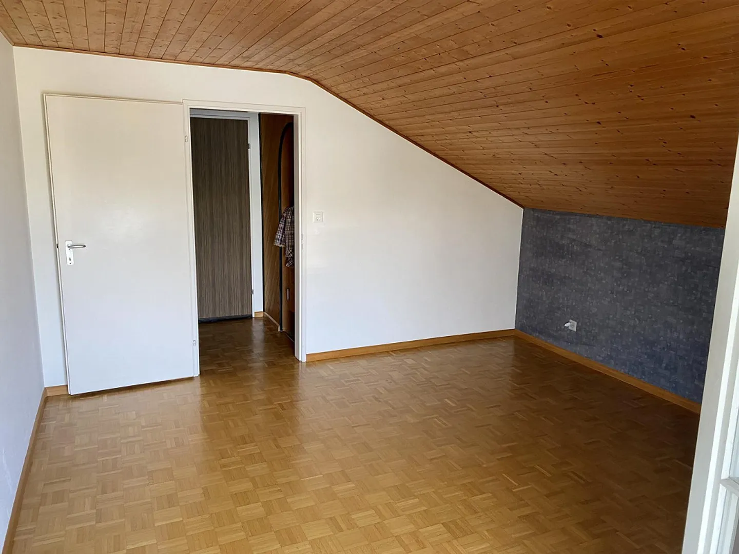 Appartamento mansardato di 2 stanze in zona residenziale privilegiata a Oberwil - Foto 7 di 12