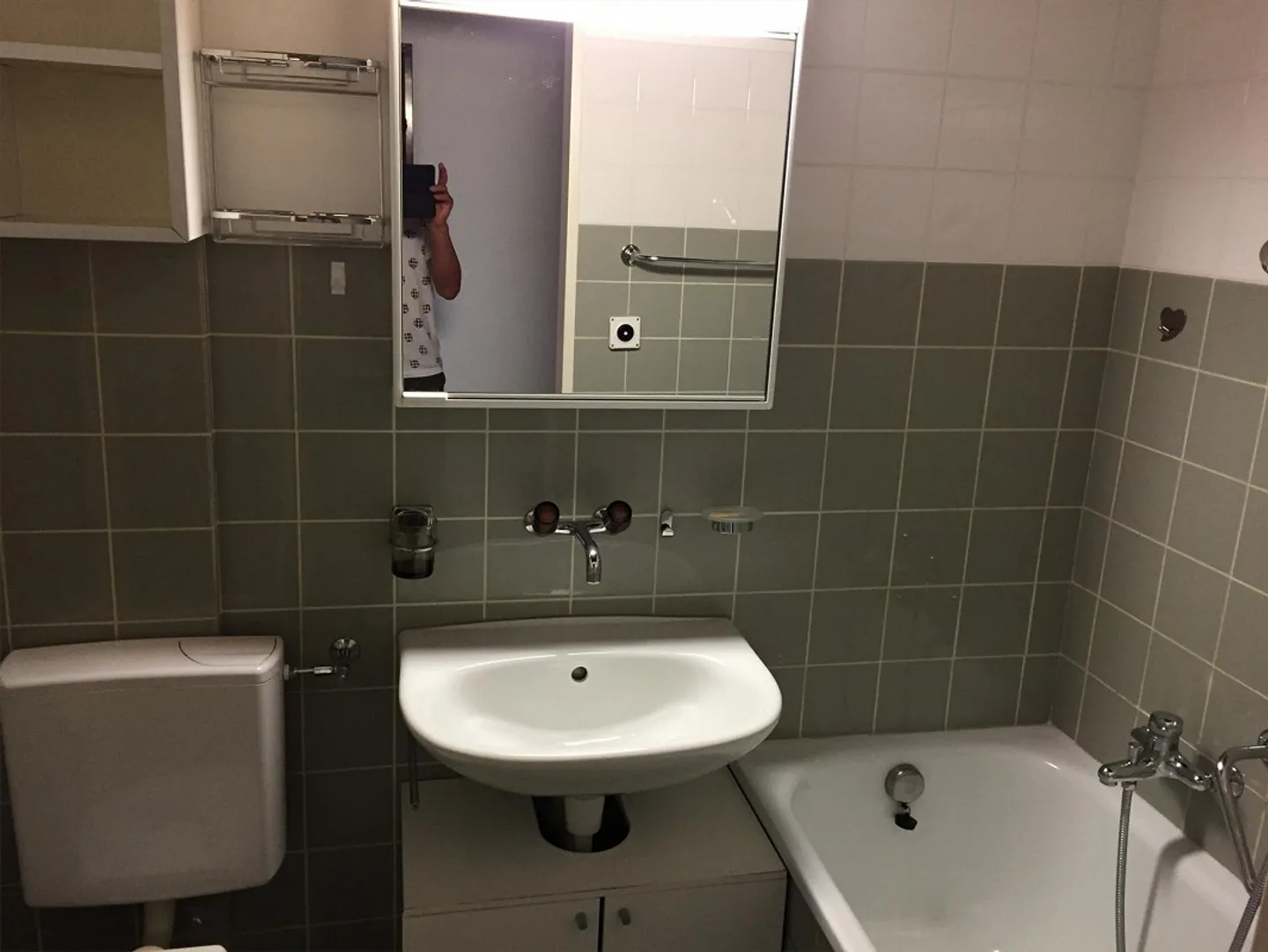 Appartamento mansardato di 2 stanze in zona residenziale privilegiata a Oberwil - Foto 8 di 12