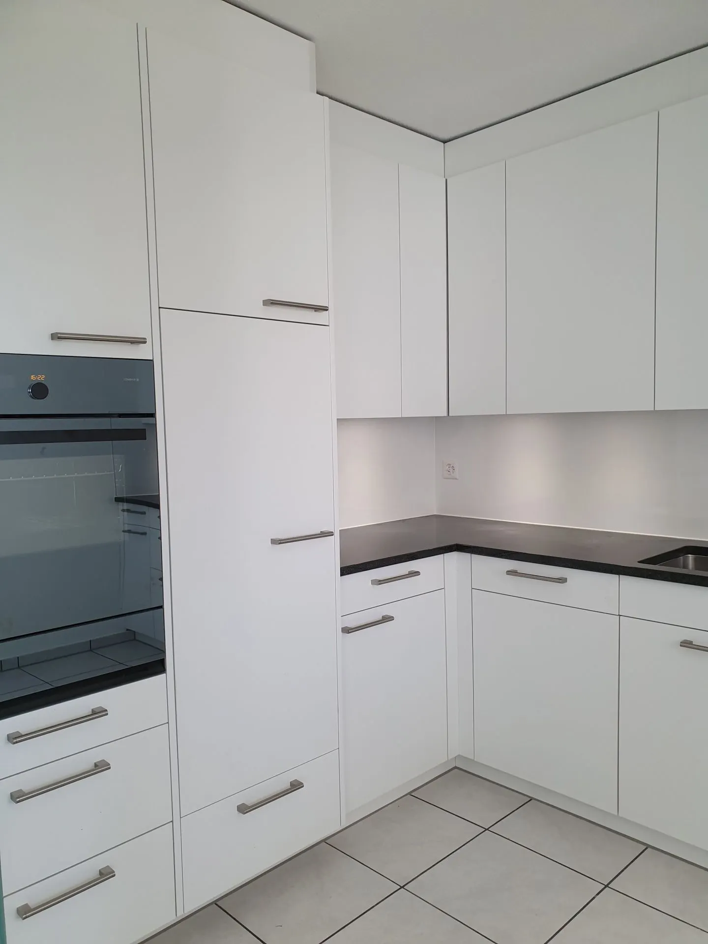 Renovated 3.5-room apartment in a quiet location, with its own laundry room - Photo 4 of 9