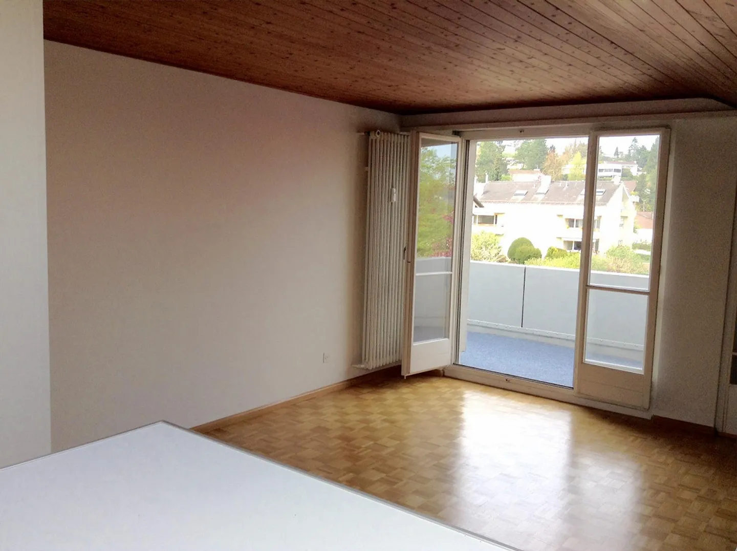 Appartamento mansardato di 2 stanze in zona residenziale privilegiata a Oberwil - Foto 3 di 12
