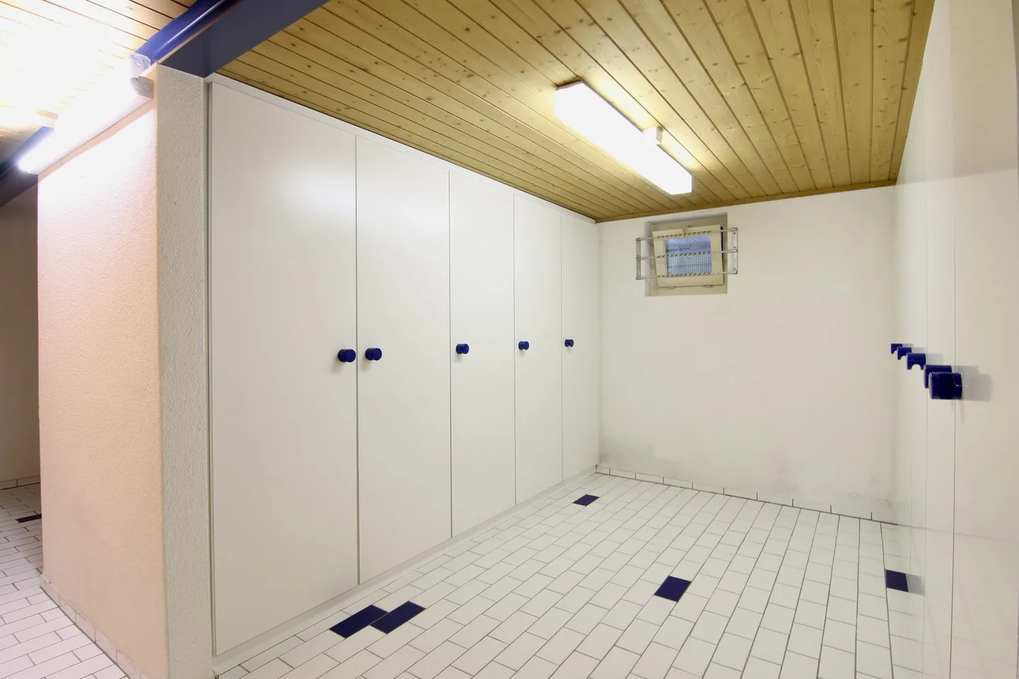 Green Oasis with Pool - Your Retreat Close to the City - Photo 14 of 15