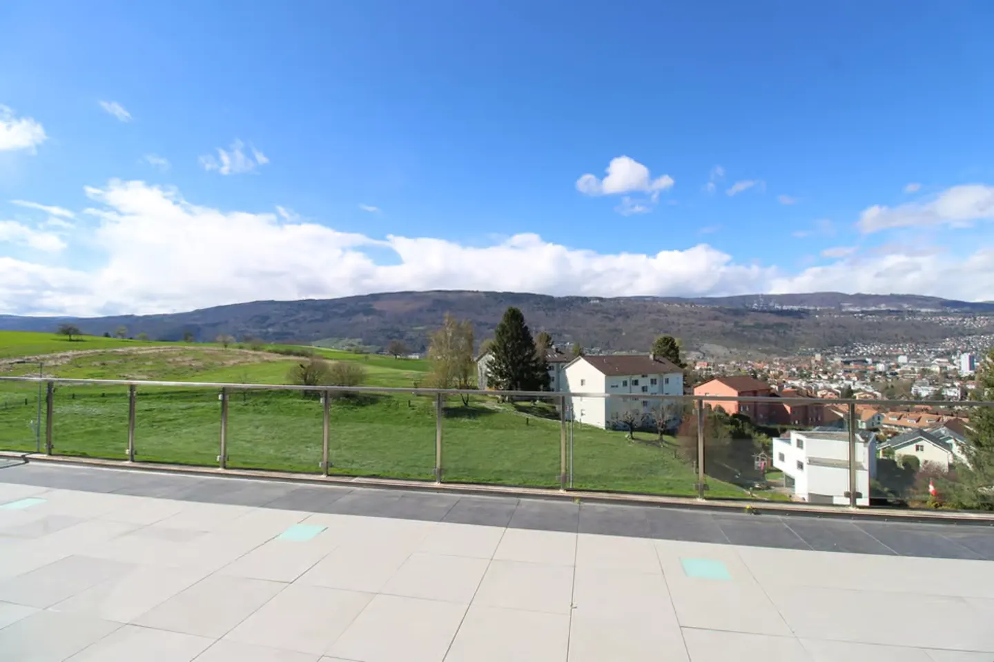 Terrazza enorme con vista mozzafiato in una posizione privilegiata - Foto 2 di 13
