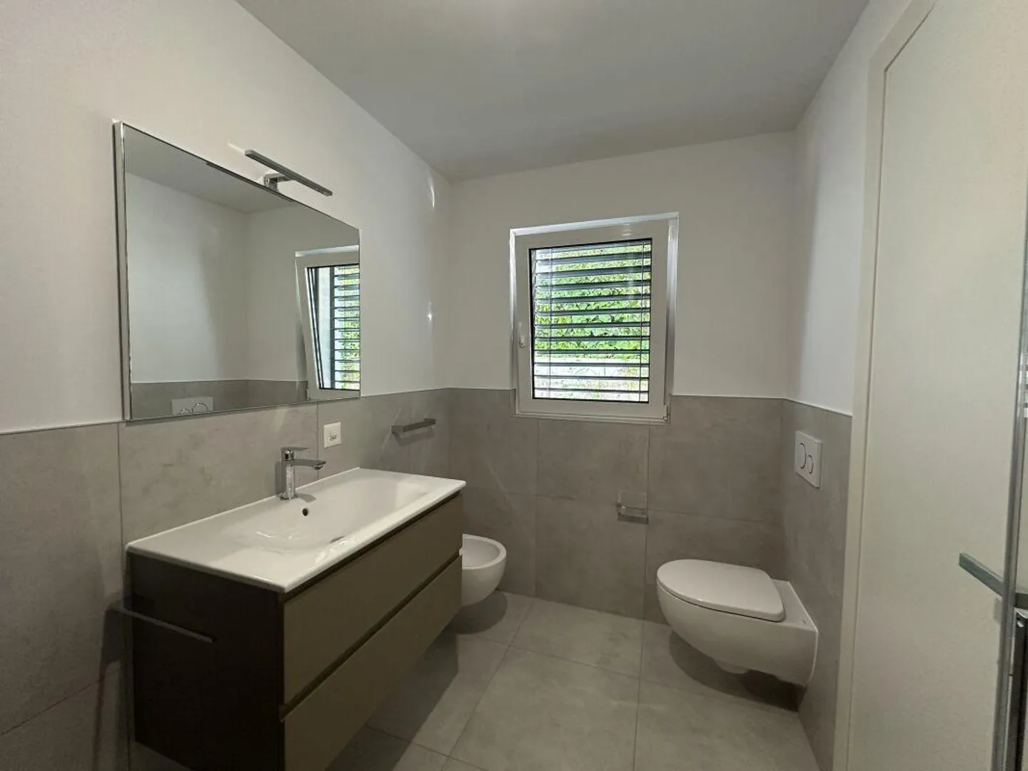 Neue und moderne 3,5-Zimmer-Wohnung mit privatem Garten und t... - Foto 8 von 14