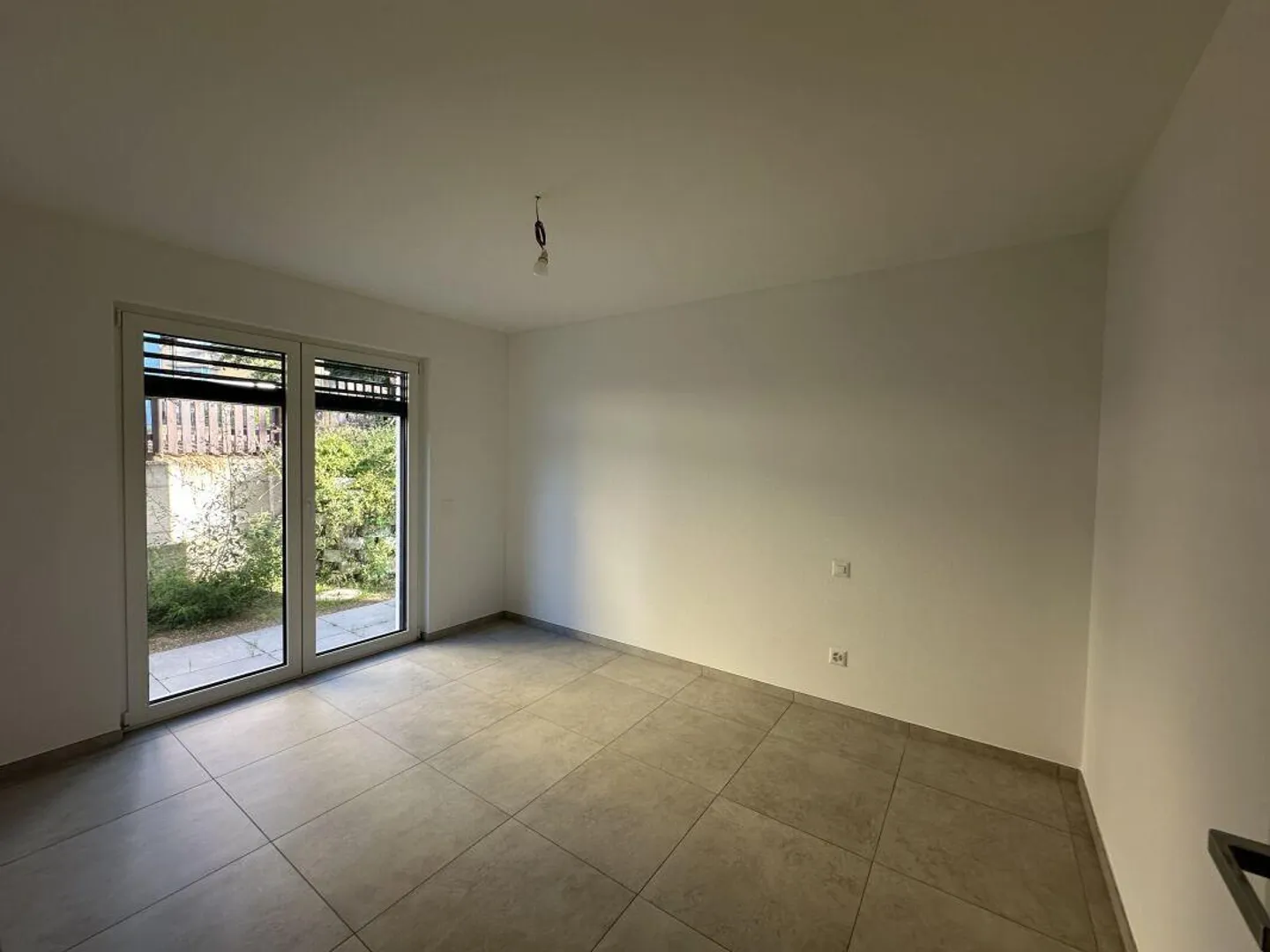 Neue und moderne 3,5-Zimmer-Wohnung mit privatem Garten und t... - Foto 9 von 14