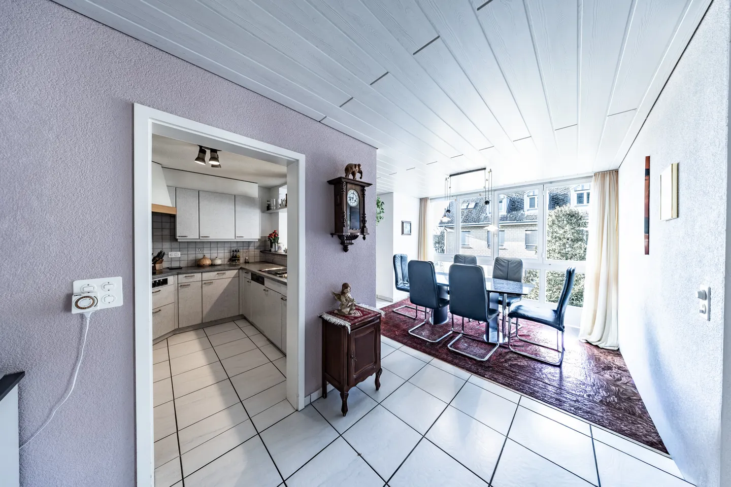 Comfortable living in an ideal location - Photo 4 of 8