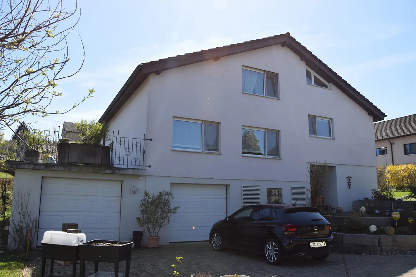 Detached single-family house with winter garden and two garages - Photo 4 of 15